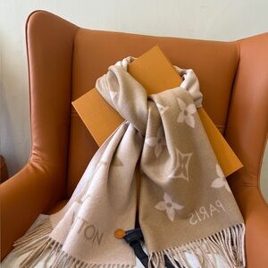 LV 100% cashmere winter scarf